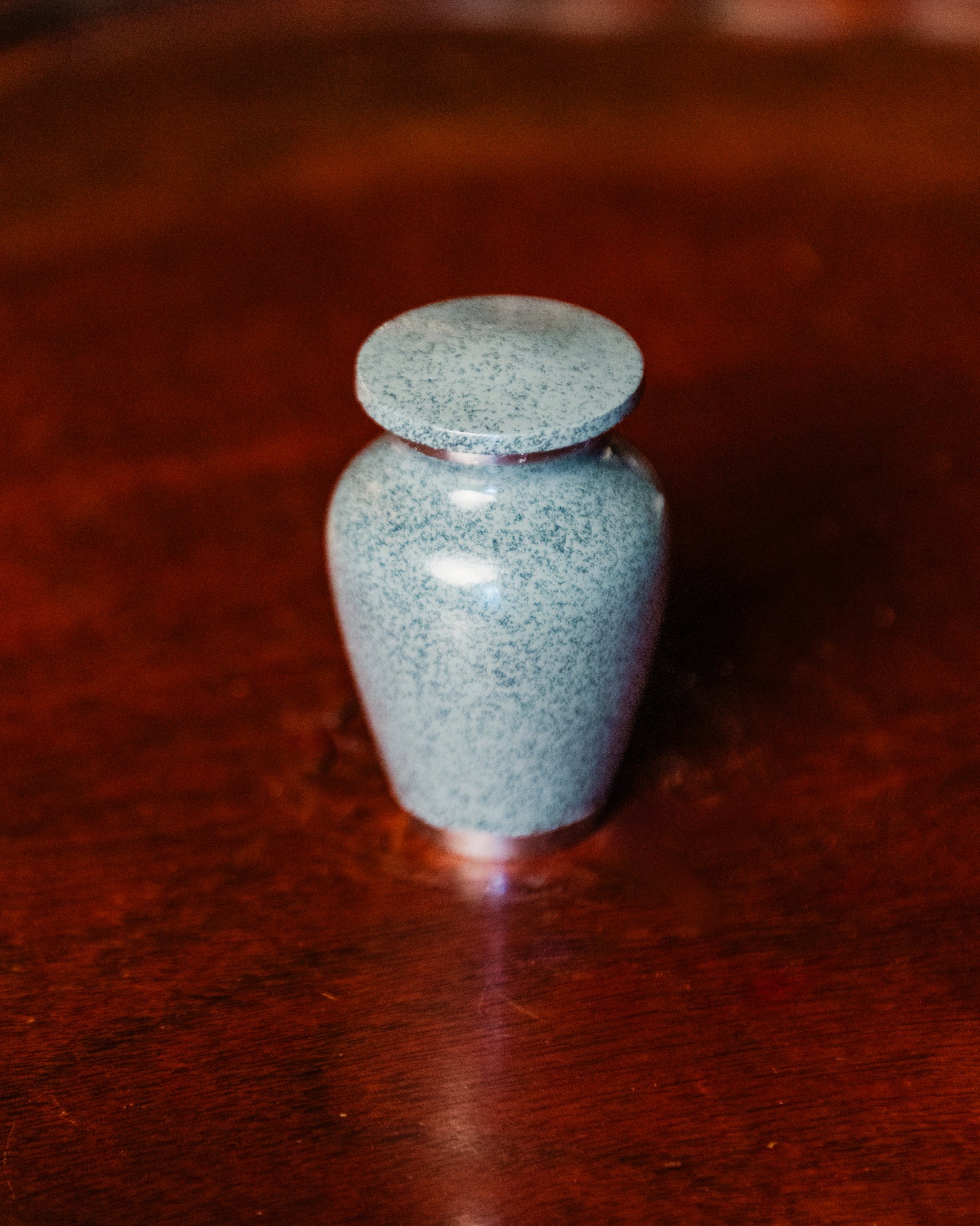 Small Urn (Various Colours)