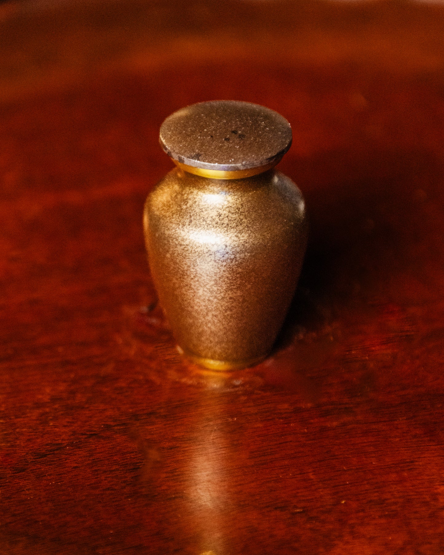 Small Urn (Various Colours)